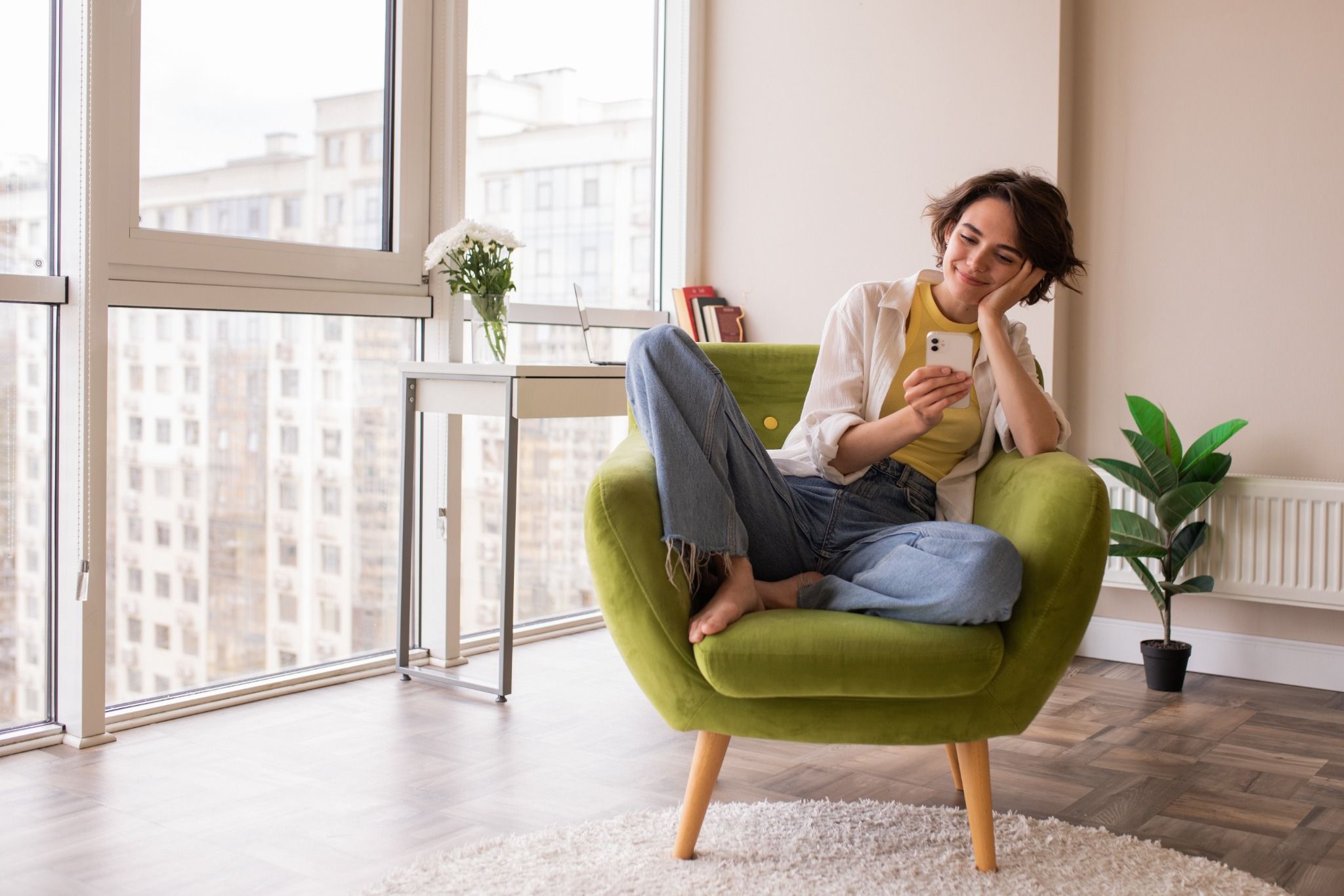 estate-agent-clean-property-london - Busy Bee Clean - cleaning service Relaxed tenant in a freshly cleaned London flat ready for viewing